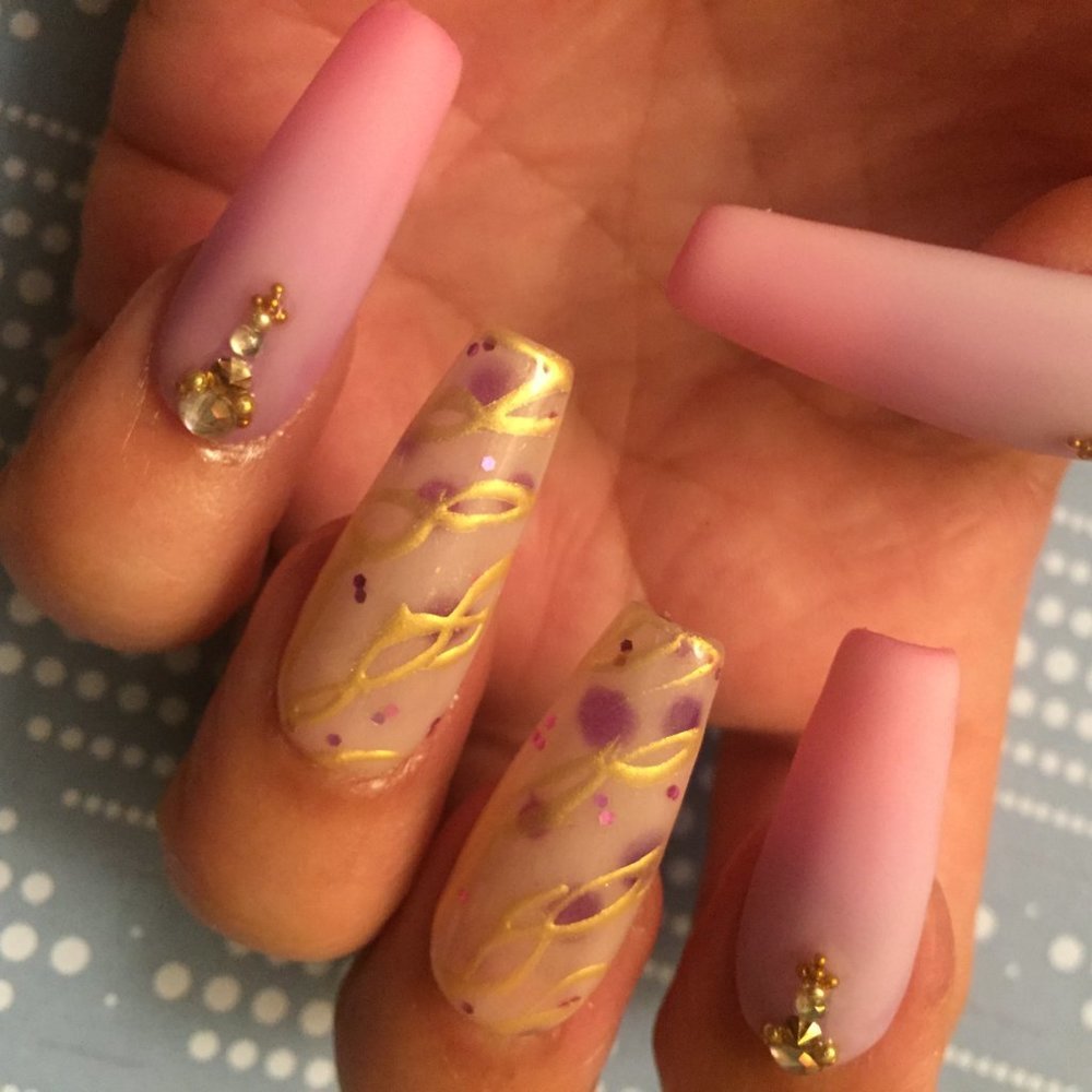 Pink/Purple with Nude and Gold detail presson nail pPN49